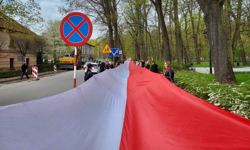 Przejdą przez Krzeszowice z ogromną flagą. Każdy może się przyłączyć